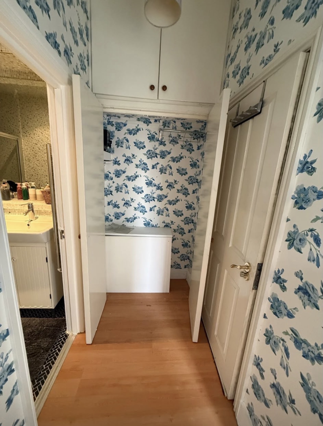 Wallpapering 1
